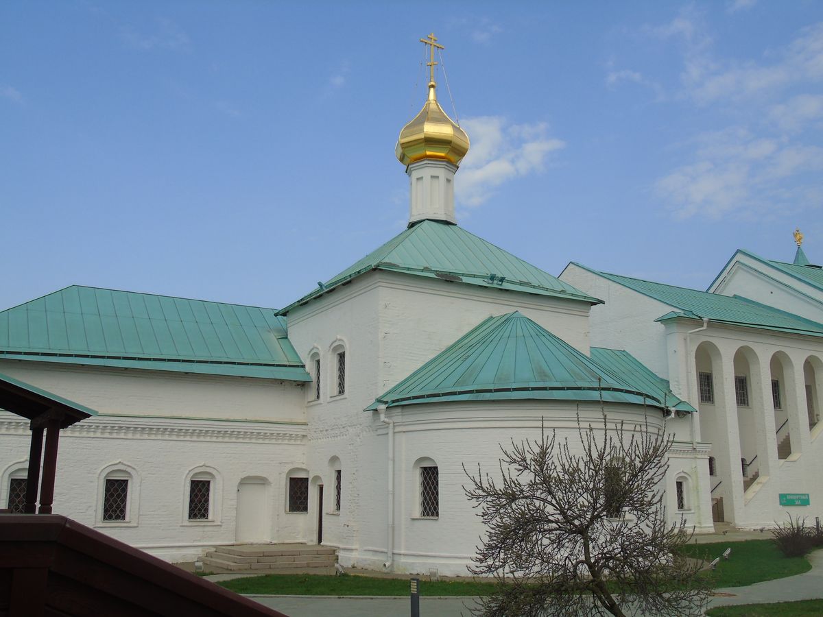 Воскресенский Новоиерусалимский монастырь. Церковь Трёх Святителей при больничном корпусе, Истра (Истринский городской округ и ЗАТО Восход, Московская область). фасады