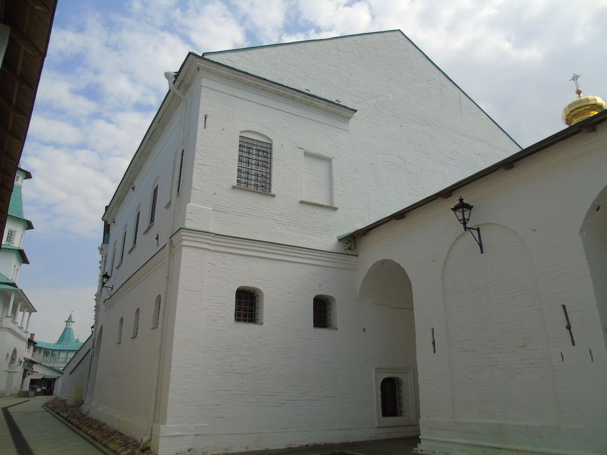 Воскресенский Новоиерусалимский монастырь. Церковь Трёх Святителей при больничном корпусе, Истра (Истринский городской округ и ЗАТО Восход, Московская область). архитектурные детали