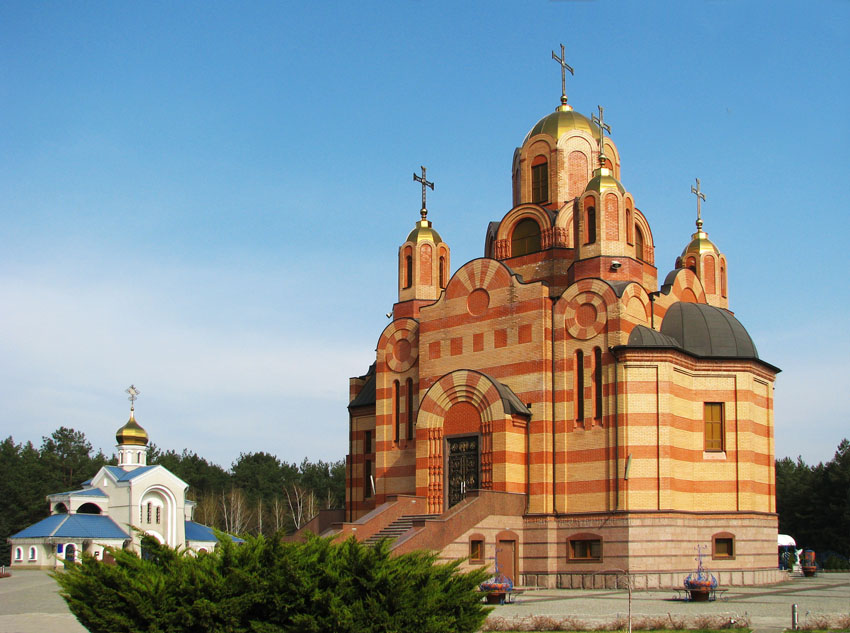 Церковь Иверской иконы Божией матери, Днепр (Днепровский район, Украина, Днепропетровская область). общий вид в ландшафте