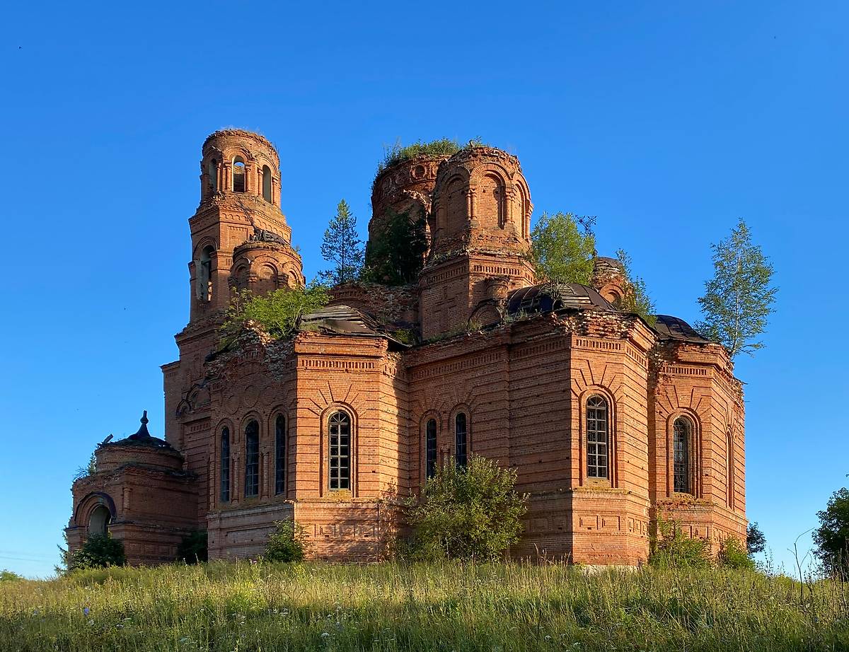 Вид с юго-востока, фасады. Церковь Рождества Христова, Городищи (Инзенский район, Ульяновская область)