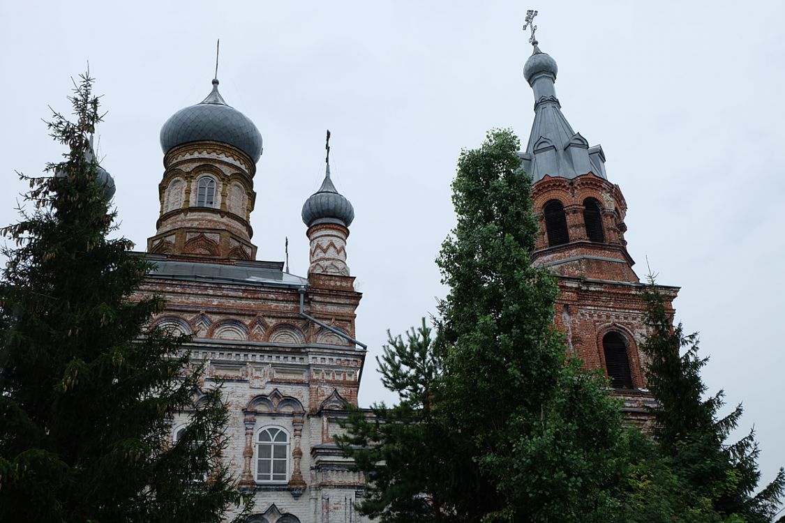 Карлинское. Церковь Покрова Пресвятой Богородицы. фасады