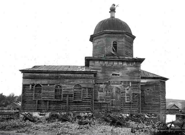 Церковь Михаила Архангела, Мордовский Канадей (Николаевский район, Ульяновская область). архивная фотография, Фото 1976 года В.Перфильева на сайте блога председателя Комитета Ульяновской области по культурному наследию Шарпудина Хаутиева http://hautiev-sh.livejournal.com/2013/03/24/