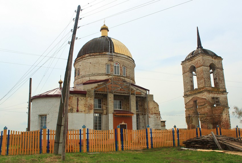 Поддубное. Церковь Михаила Архангела. общий вид в ландшафте