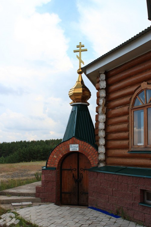 Церковь Николая Чудотворца, Красный Яр (Чердаклинский район, Ульяновская область). архитектурные детали, Церковная лавка в северном боковом прирубе