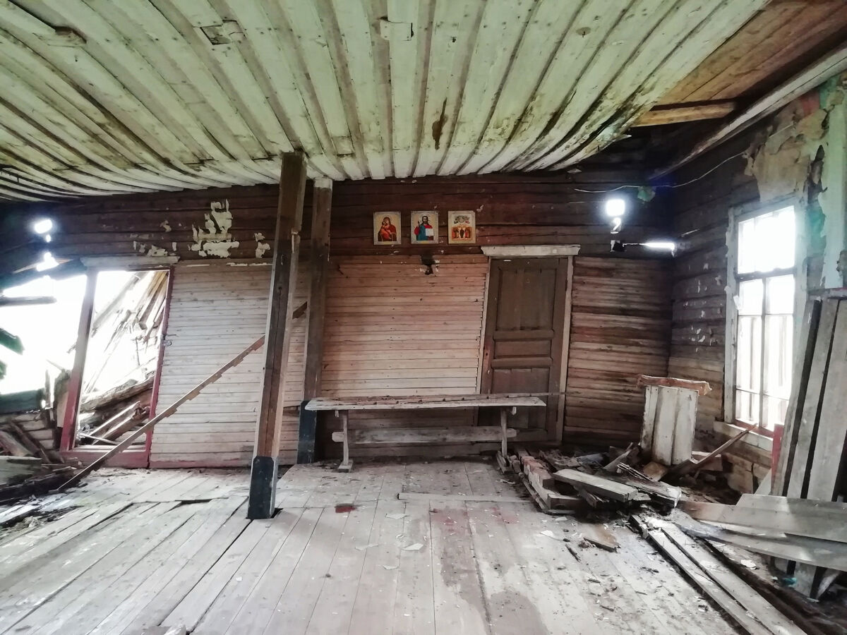 Церковь Покрова Пресвятой Богородицы, Петрова (Мезенский район, Архангельская область). интерьер и убранство