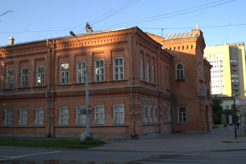 Екатеринбург. Домовая церковь Александра Невского при бывшем Алексеевском реальном училище. фасады