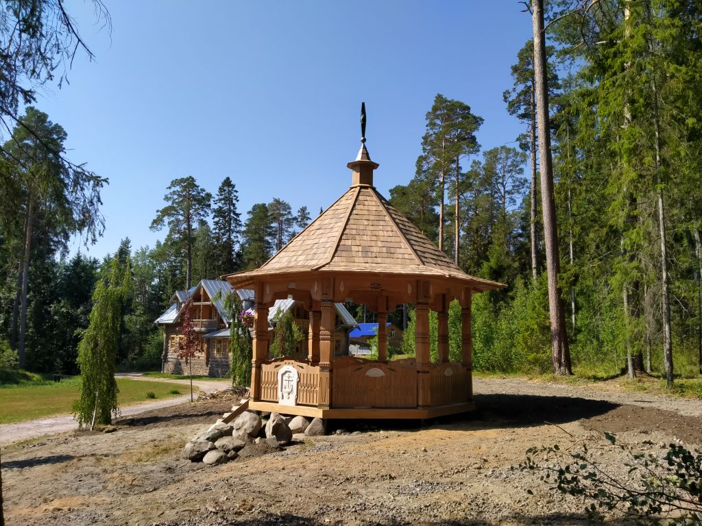 Валаамские острова. Спасо-Преображенский Валаамский монастырь. Смоленский скит. фасады, беседка на территории скита