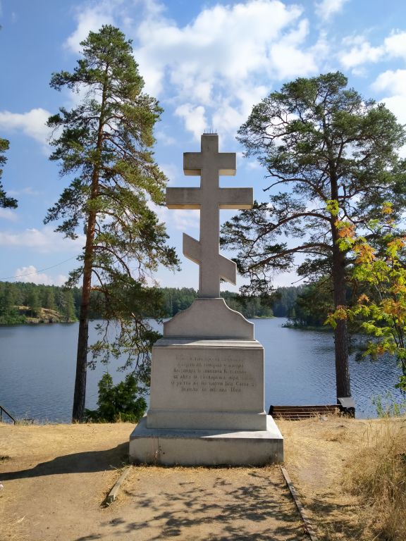 Валаамские острова. Спасо-Преображенский Валаамский монастырь. Смоленский скит. дополнительная информация, территория скита (памятный крест)