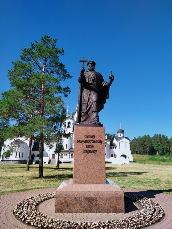 Валаамские острова. Спасо-Преображенский Валаамский монастырь. Владимирский скит. дополнительная информация, памятник равноапостольному князю Владимиру на тер. скита