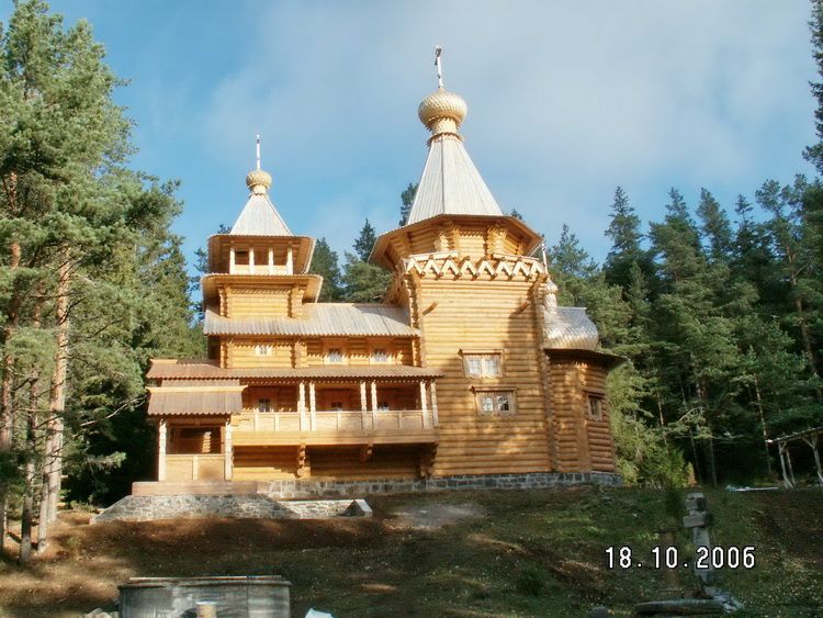 Валаамские острова. Спасо-Преображенский Валаамский монастырь. Ильинский скит. Церковь Илии Пророка. общий вид в ландшафте, Сразу после завершения строительства,
без лестницы к колодцу.