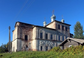 Макаровская (Шелота). Церковь Троицы Живоначальной