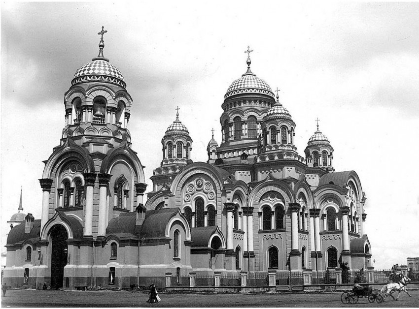 Иркутск. Собор Казанской иконы Божией Матери. архивная фотография, Вид на собор из Сукачевского сквера. Фото начала ХХ в. Фотография с сайта humus.livejournal.com/2629458.html