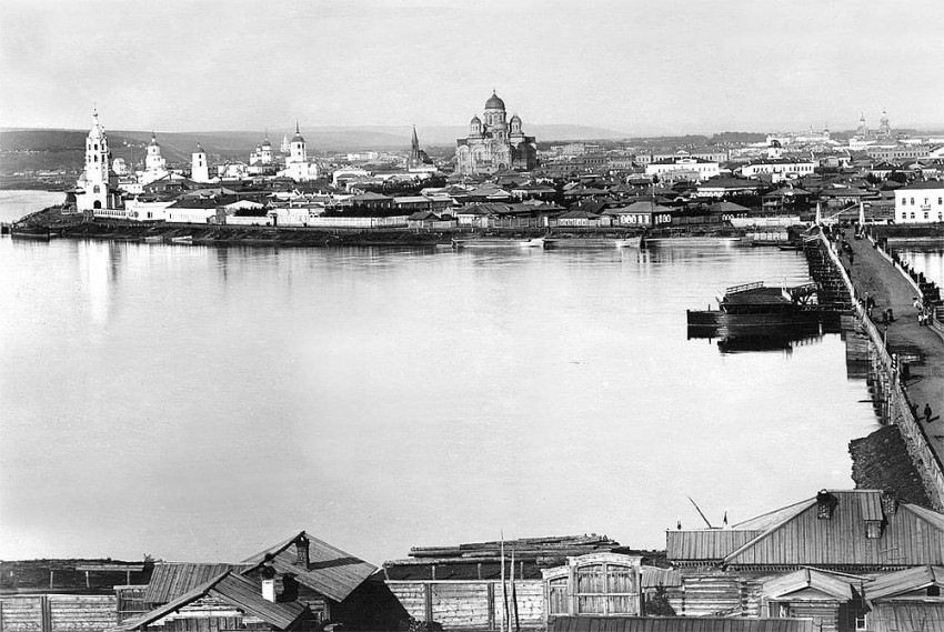 Собор Казанской иконы Божией Матери, Иркутск (Иркутск, город, Иркутская область). архивная фотография, Панорама Иркутска с левого берега Ангары. Фото 1894–1895 гг. Фотография с сайта humus.livejournal.com/2629458.html