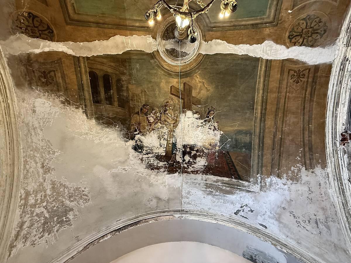 Фреска "Воздвижение Креста Господня" на своде центрального нефа трапезной, интерьер и убранство. Церковь Воздвижения Креста Господня, Авангард, ДО (Лукино, Воздвиженское) (Серпуховский городской округ и гг. Протвино, Пущино, Московская область)