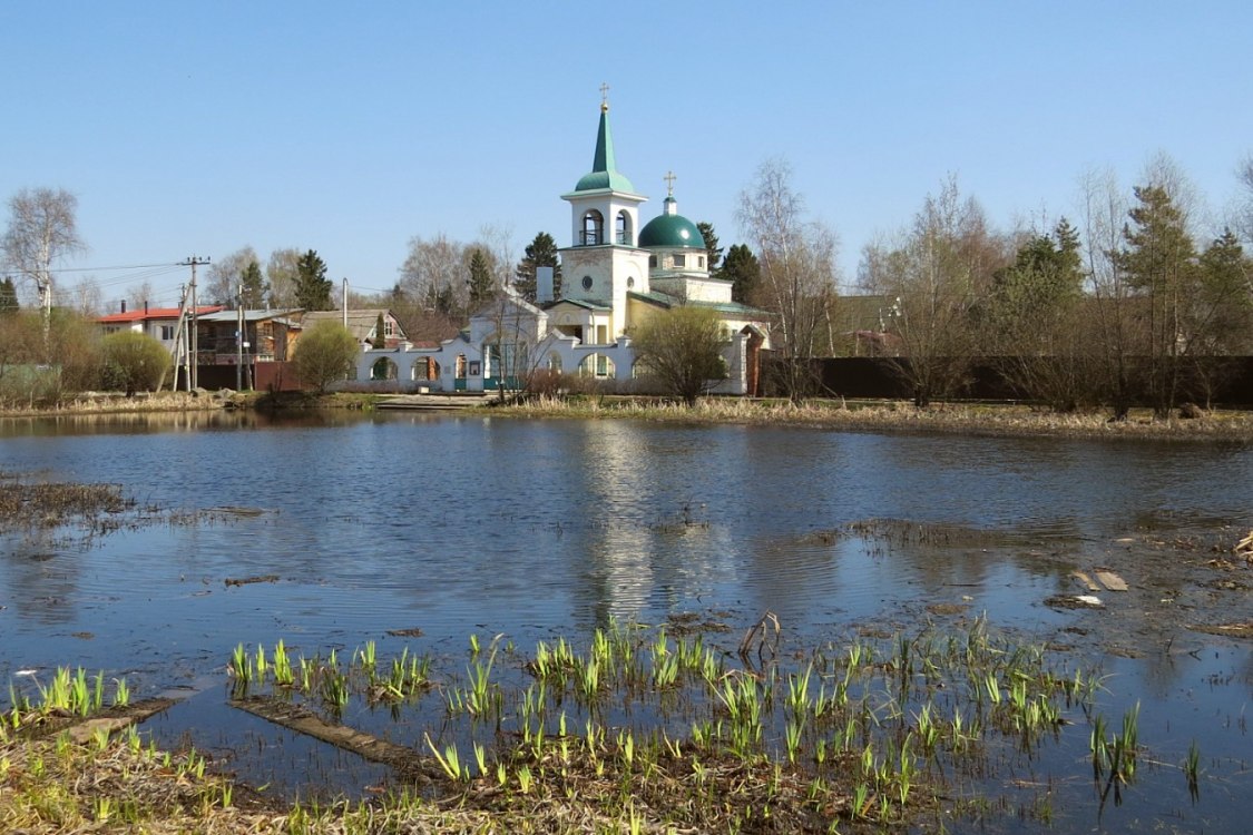 Церковь Михаила Архангела, Заветы Ильича (Пушкинский район и гг. Ивантеевка, Королёв, Московская область). фасады