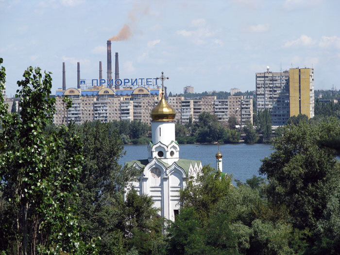 Днепр. Церковь Николая Чудотворца на Монастырском острове. общий вид в ландшафте