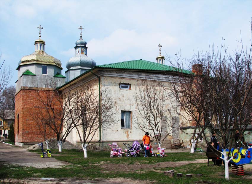 Церковь Сошествия Святого Духа, Днепр (Днепровский район, Украина, Днепропетровская область). общий вид в ландшафте