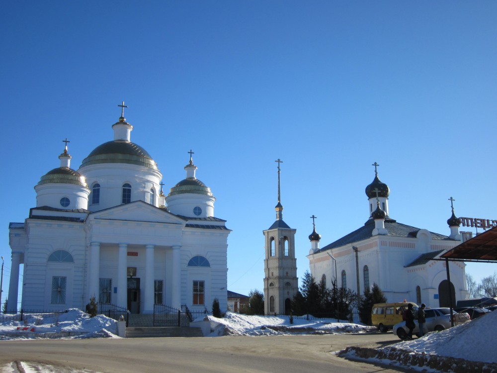 Мглин. Храмовый комплекс. Собор Успения Пресвятой Богородицы и церковь Варвары великомученицы. фасады