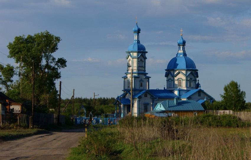 Царёвка. Церковь Михаила Архангела. общий вид в ландшафте