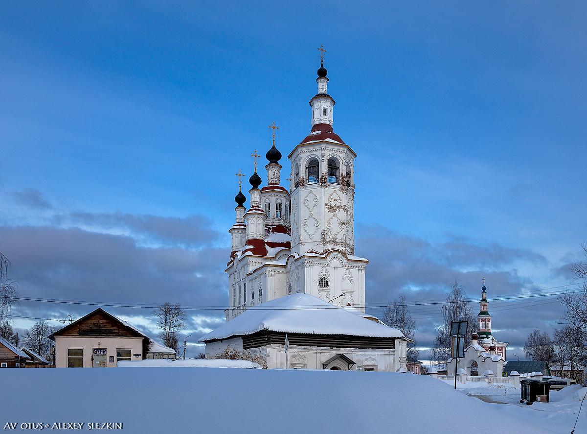 общий вид в ландшафте. Храмовый комплекс. Церкви Входа Господня в Иерусалим и Иоанна Предтечи, Тотьма (Тотемский район, Вологодская область)
