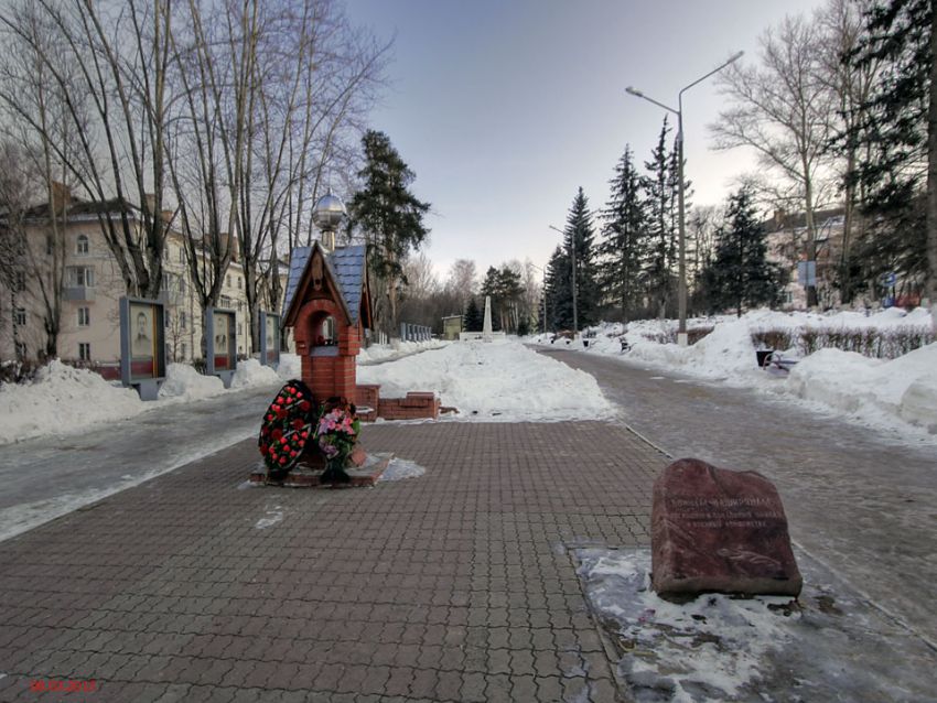Часовенный столб на аллее Славы, Кашира (Каширский городской округ, Московская область). общий вид в ландшафте
