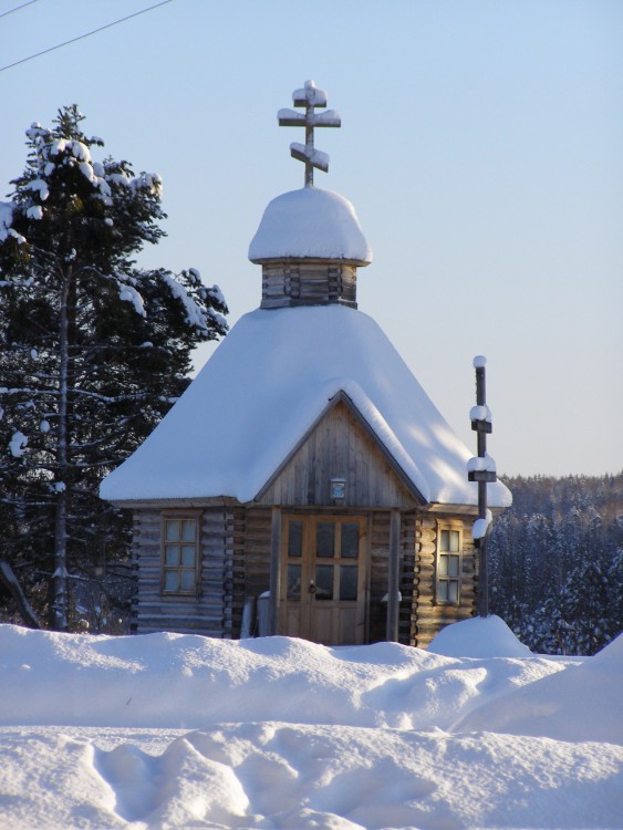 Часовня Успения Пресвятой Богородицы, Лодейка (Великоустюгский район, Вологодская область). общий вид в ландшафте