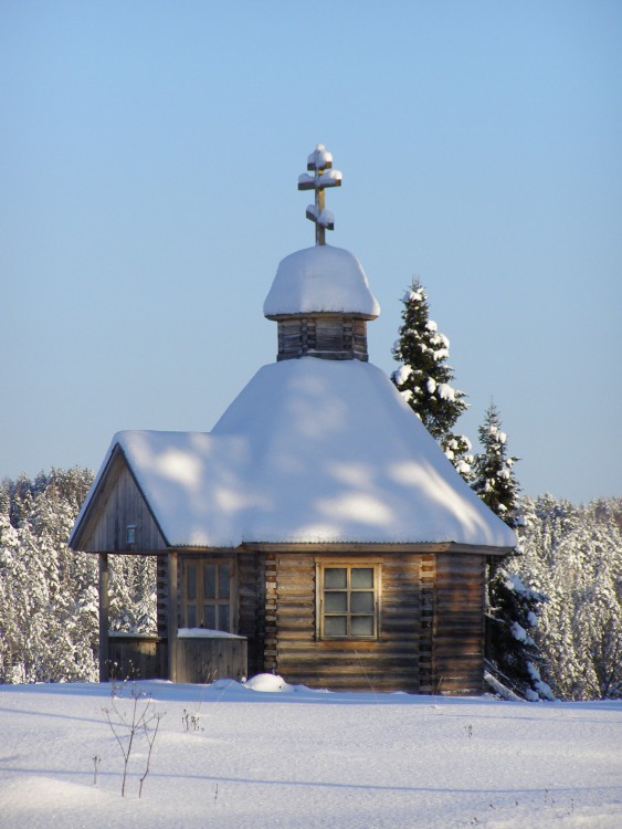 Часовня Успения Пресвятой Богородицы, Лодейка (Великоустюгский район, Вологодская область). общий вид в ландшафте