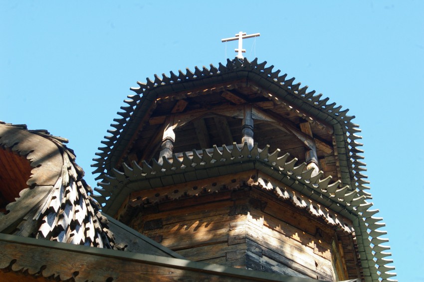 Церковь Евфросинии Полоцкой, Карсава (Лудзенский край, Латвия). архитектурные детали, Резная колокольня.