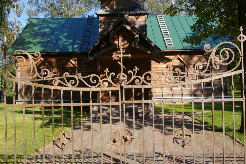 Церковь Евфросинии Полоцкой, Карсава (Лудзенский край, Латвия). архитектурные детали, Ограда церкви.