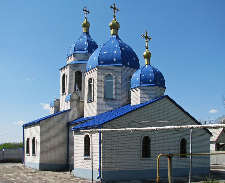 Церковь Трех Святителей (подворье Архангело-Михайловского монастыря), Светловщина (Лозовской район, Украина, Харьковская область). общий вид в ландшафте