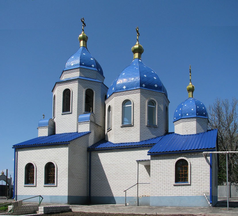 Светловщина. Церковь Трех Святителей (подворье Архангело-Михайловского монастыря). общий вид в ландшафте