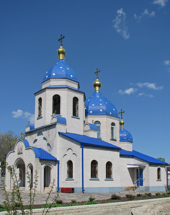 Церковь Трех Святителей (подворье Архангело-Михайловского монастыря), Светловщина (Лозовской район, Украина, Харьковская область). общий вид в ландшафте