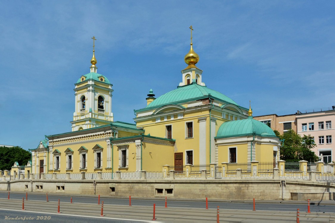 Преображенское. Церковь Спаса Преображения в Преображенском (воссозданная). фасады