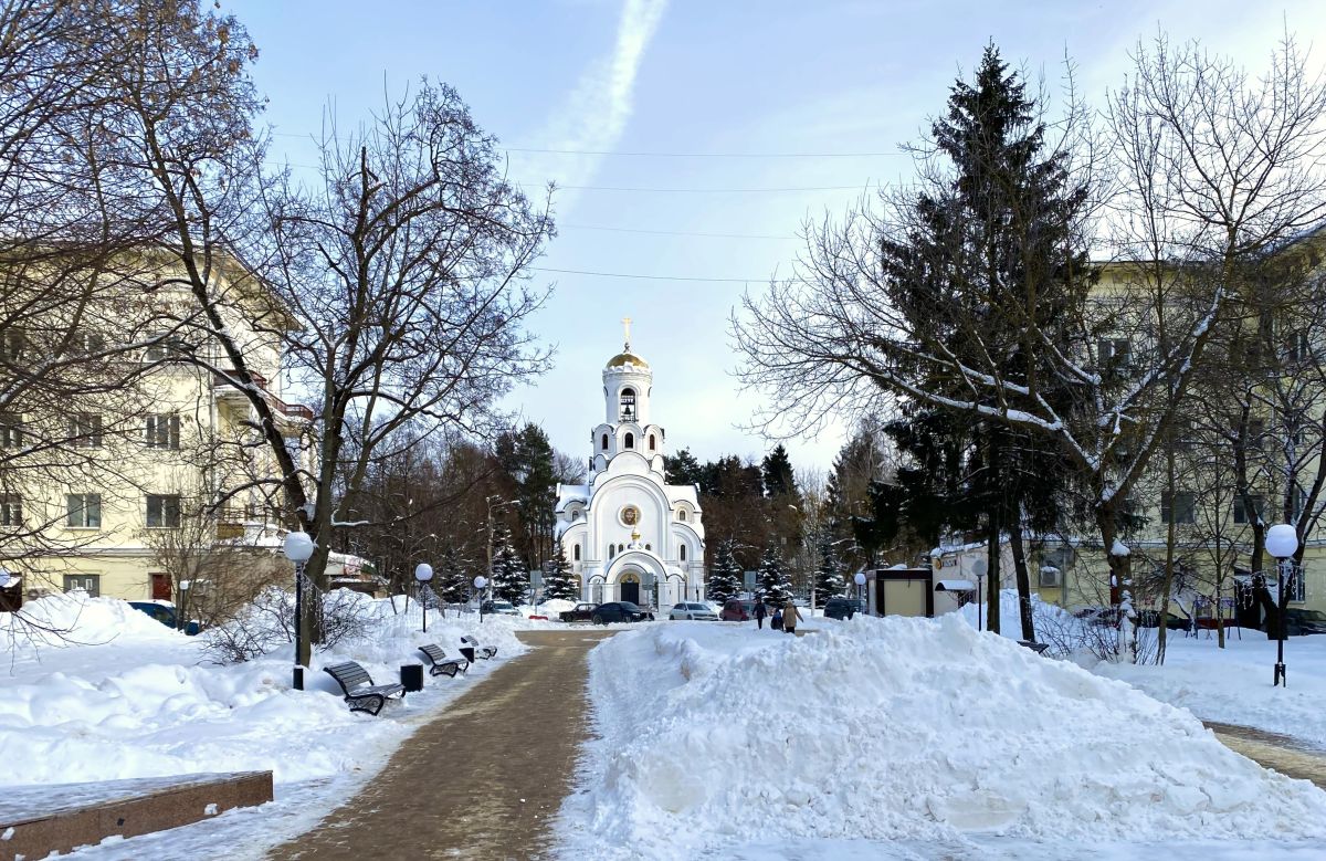 Церковь Рождества Христова, Фрязино (Щёлковский городской округ и г. Фрязино, Московская область). дополнительная информация, Общий вид с предвоенными домами-пропилеями