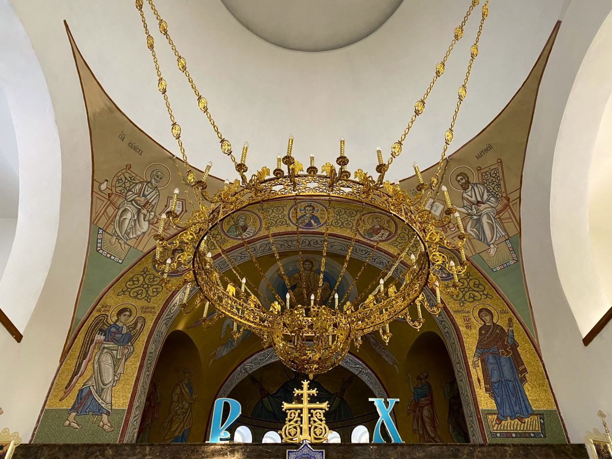 Церковь Рождества Христова, Фрязино (Щёлковский городской округ и г. Фрязино, Московская область). интерьер и убранство, Живопись и мозаика восточной стены основного объёма