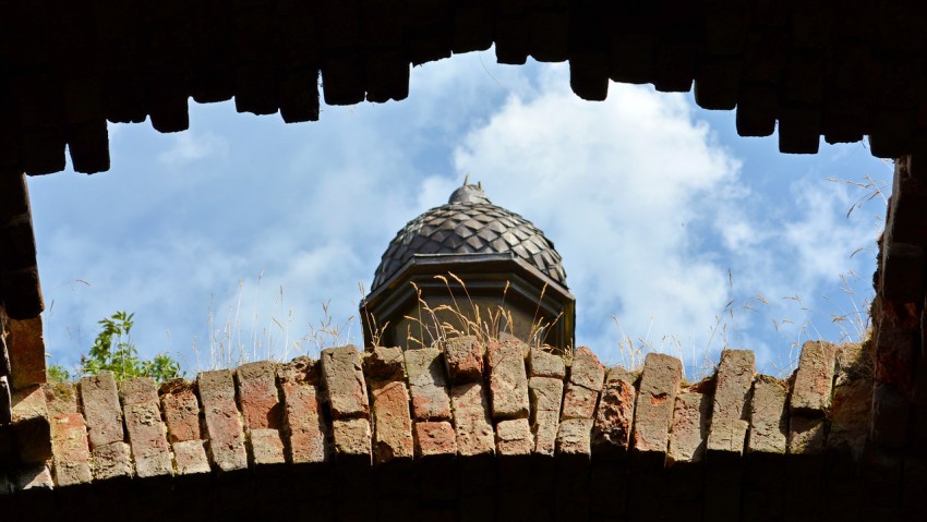 Церковь Илии Пророка, Ивашково (Бежецкий район, Тверская область). архитектурные детали, Начавшееся обрушение свода трапезной