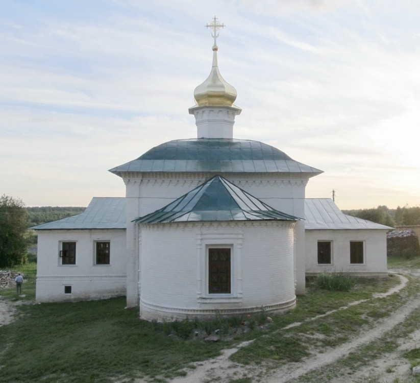 Белбаж. Троицкий Белбажский женский монастырь. Церковь Спаса Нерукотворного Образа. общий вид в ландшафте