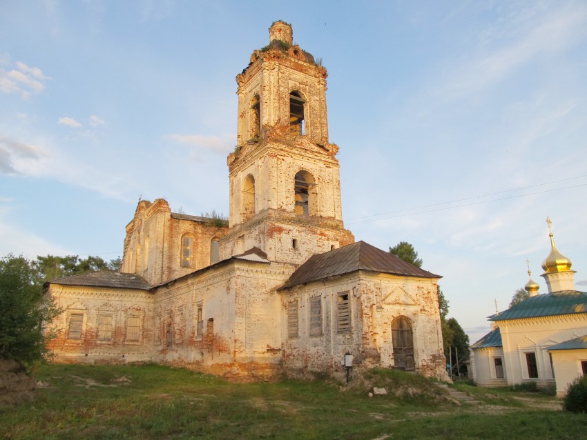 Троицкий Белбажский женский монастырь. Церковь Троицы Живоначальной, Белбаж (Ковернинский район, Нижегородская область). общий вид в ландшафте