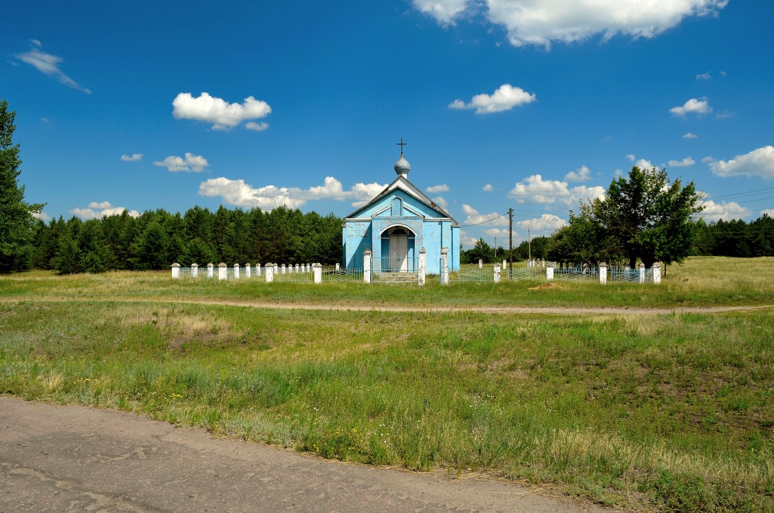 Церковь Покрова Пресвятой Богородицы, Троицкое (Новохопёрский район, Воронежская область). общий вид в ландшафте