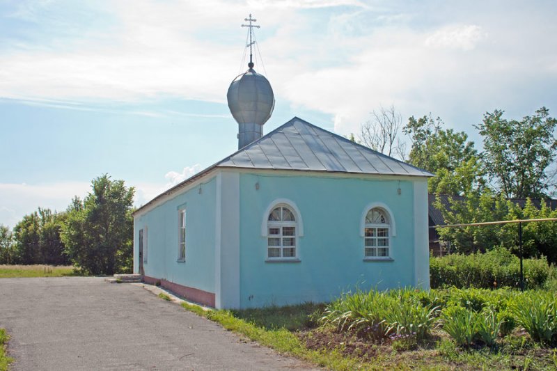Октябрьское. Церковь Михаила Архангела. общий вид в ландшафте