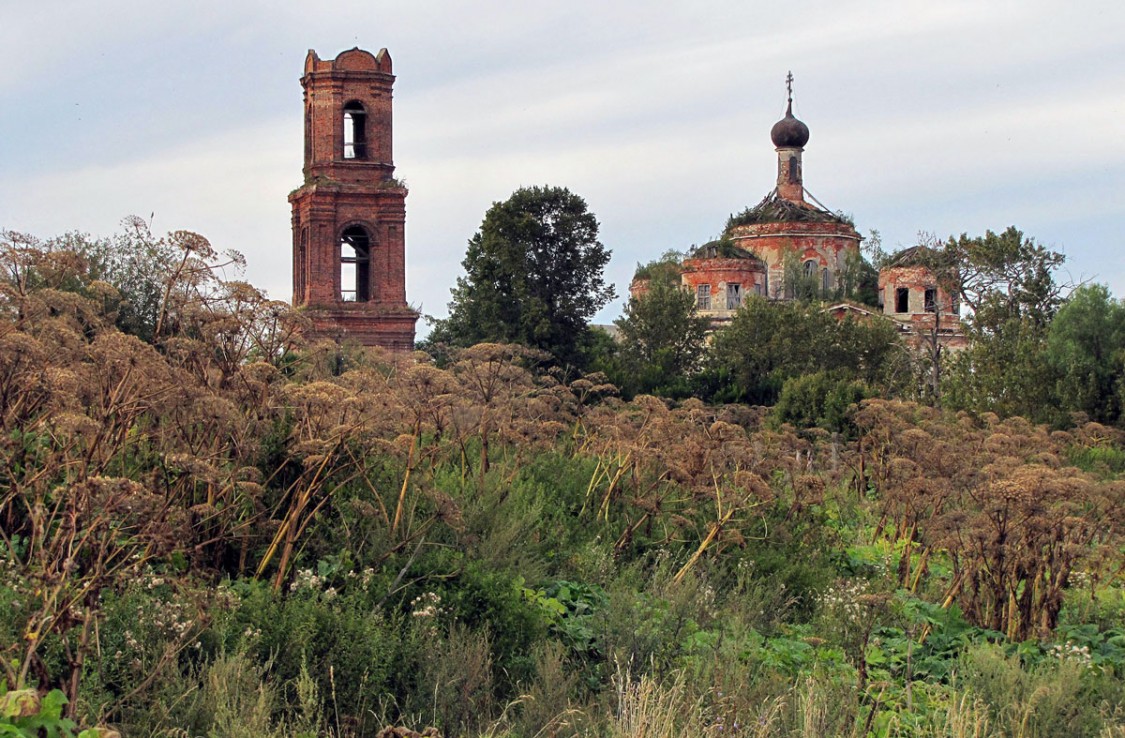 Церковь Воскресения Христова, Сулега (Бежецкий район, Тверская область). общий вид в ландшафте, Вид на церковь.