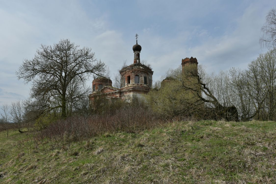 Сулега. Церковь Воскресения Христова. общий вид в ландшафте, Общий вид с северо-востока