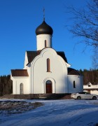 Лужайка. Двенадцати апостолов, церковь