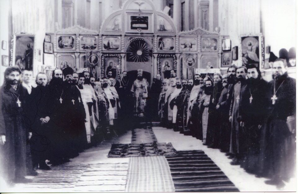 Троицкий Браиловский женский монастырь, Браилов (Жмеринский район, Украина, Винницкая область). архивная фотография, Интерьер монастырской Троицкой церкви. Частная коллекция. Фото 1950 г.