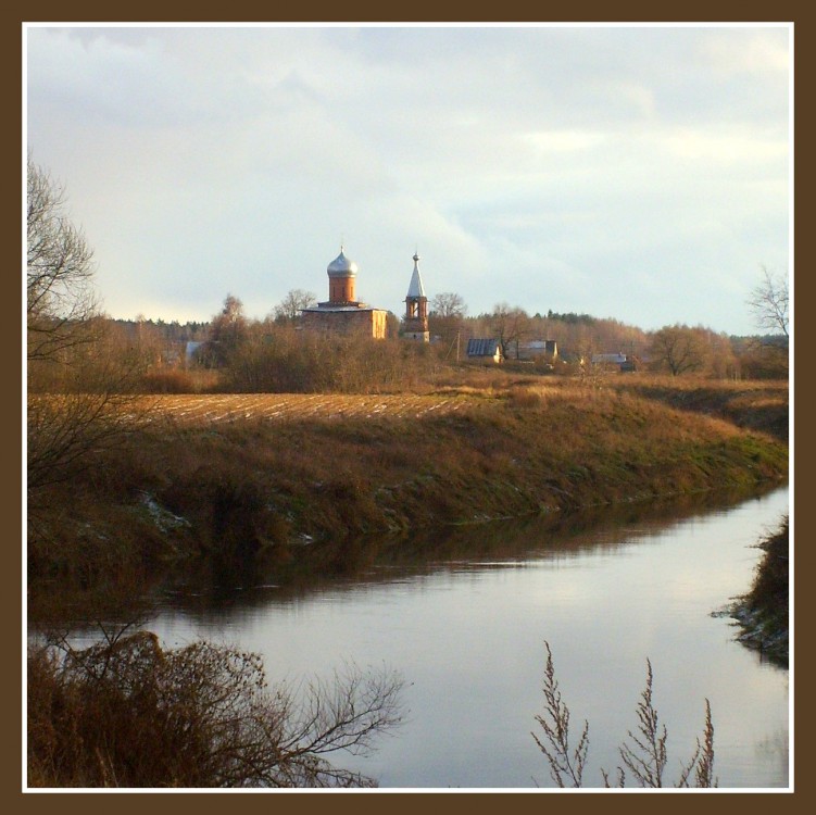 Пустынь. Медведева Богородице-Рождественская пустынь (подворье Николо-Пешношского монастыря). общий вид в ландшафте