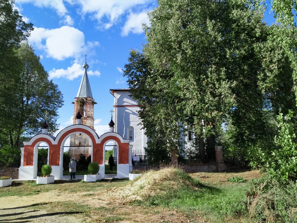 Пустынь. Медведева Богородице-Рождественская пустынь (подворье Николо-Пешношского монастыря). фасады