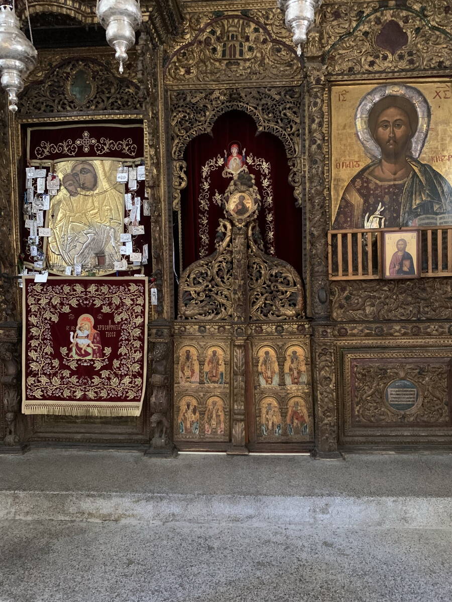 Монастырь Панагии Хрисороятиссы, Пано Панагия (Пафос, Кипр). интерьер и убранство