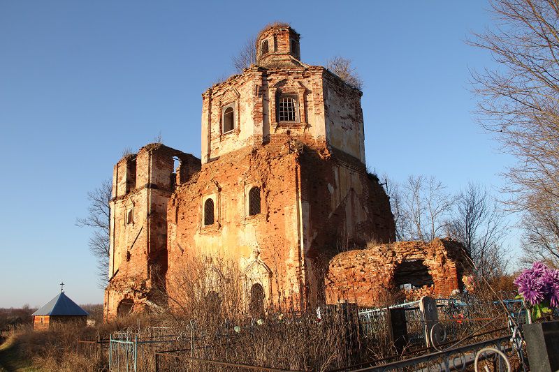 Церковь Успения Пресвятой Богородицы, Марыни (Бежаницкий район, Псковская область). фасады, Вид с юго-востока
