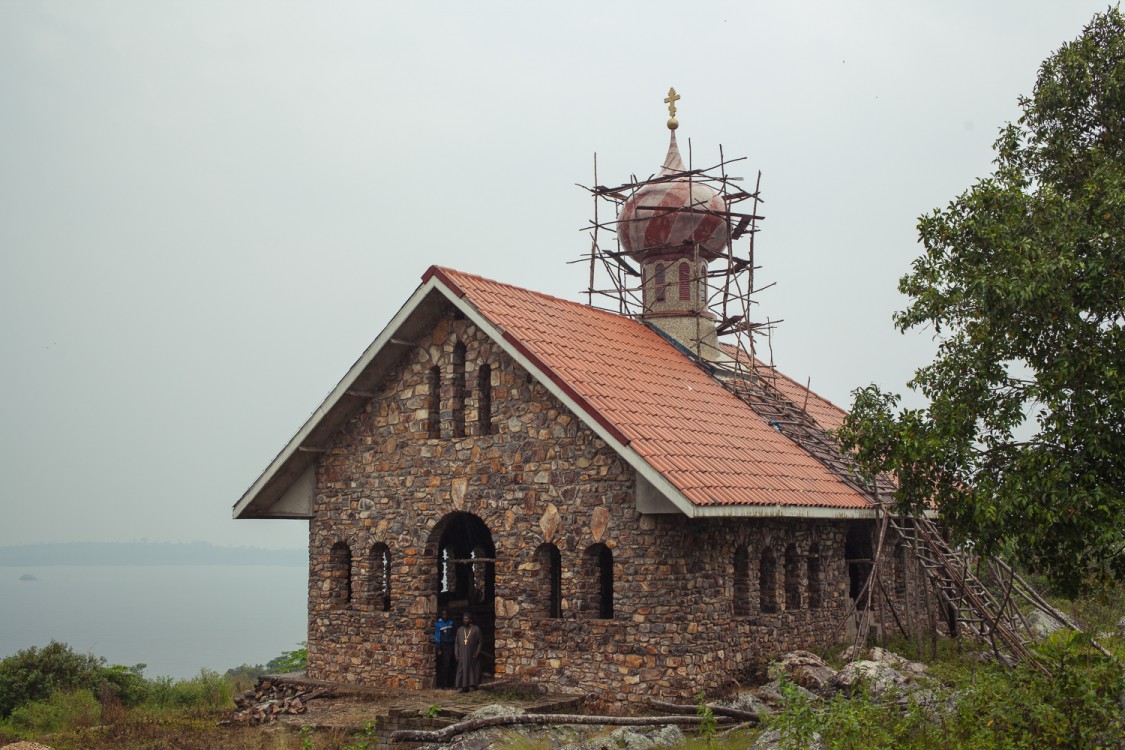 Церковь Благовещения Пресвятой Богородицы, Букаса (Уганда, Прочие страны). общий вид в ландшафте