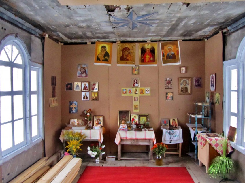 Часовня Георгия Победоносца, Першинская (Вельский район, Архангельская область). интерьер и убранство, оклеенный потолок с узором при ремонте сохранен